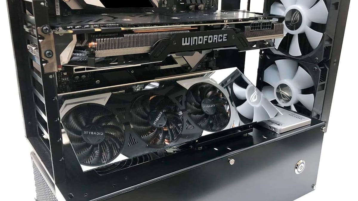 GPU Mirror Display Reflects RTX 5090 Design, Blocks PCIe Slots